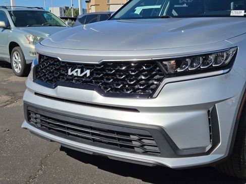 Used 2022 Kia Sorento S AWD/4WD image 8