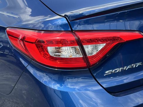 Used 2015 Hyundai Sonata Limited w/ Option Group 06 FWD image 6