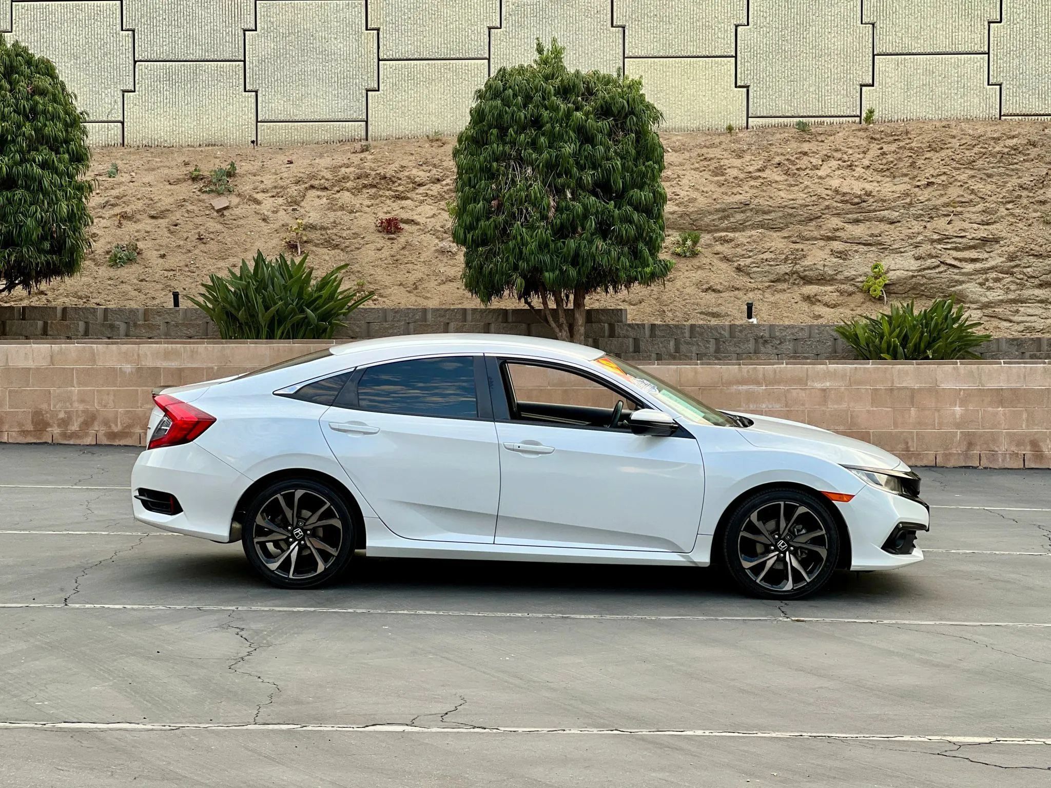 Used 2020 Honda Civic Sport image 2