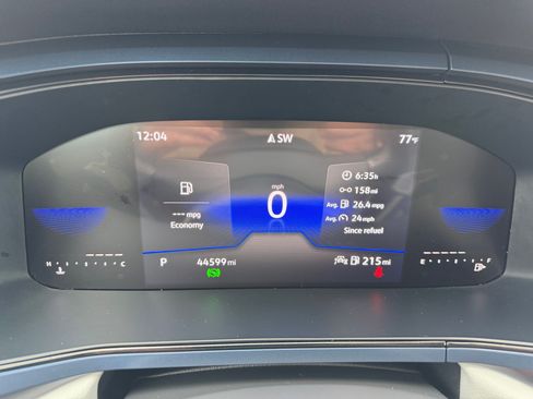 Used 2023 Volkswagen Taos SE w/ Panoramic Sunroof Package FWD image 19