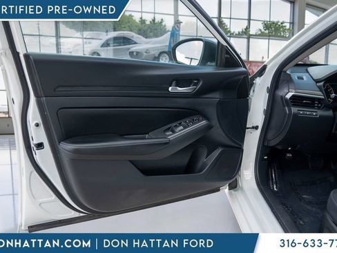 Used 2025 Nissan Altima 2.5 SV FWD image 17