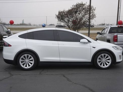 Used 2017 Tesla Model X 90D image 5