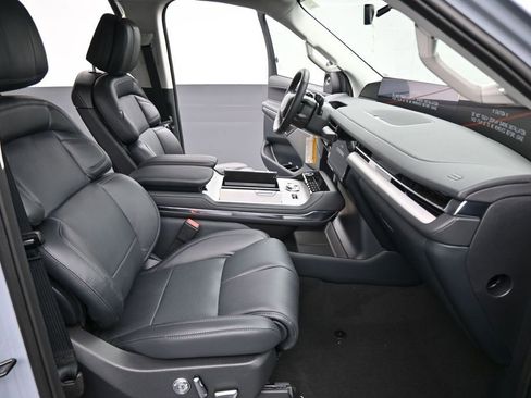 New 2026 Lincoln Navigator Reserve AWD/4WD image 13
