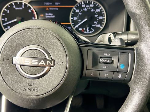 Used 2023 Nissan Rogue SV FWD image 19