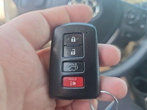 Used 2018 Toyota RAV4 Limited w/ Advanced Technology Package AWD/4WD image 20