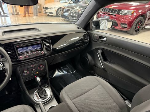 Used 2014 Volkswagen Beetle 1.8T image 11