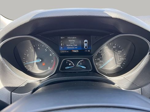 Used 2018 Ford Focus SE w/ SE Appearance Package image 18