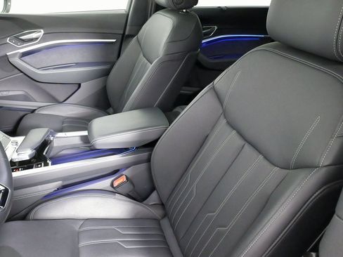 Used 2023 Audi e-tron Prestige w/ Prestige Package image 33