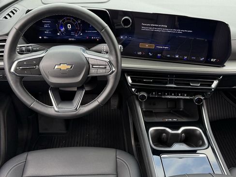 Certified 2024 Chevrolet Traverse LT w/ LPO, Floor Liner Package image 11