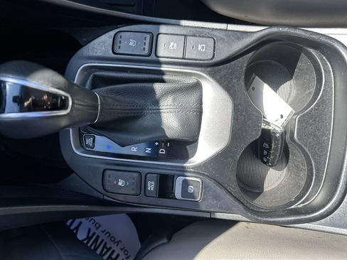 Used 2017 Hyundai Santa Fe Limited image 25