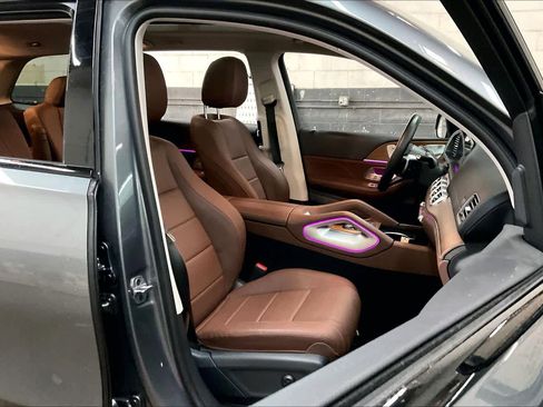 Used 2024 Mercedes-Benz GLS 450 4MATIC image 10