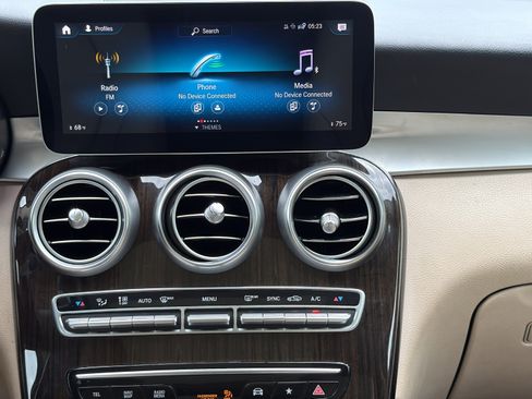 Used 2022 Mercedes-Benz GLC 300 4MATIC image 15