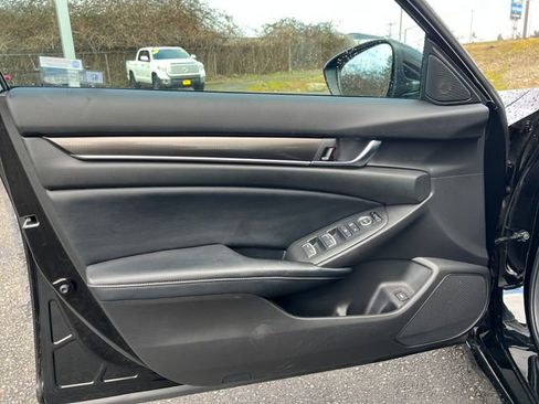 Used 2018 Honda Accord Sport image 19