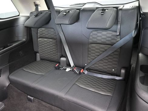 Used 2025 Nissan Pathfinder SV FWD image 32