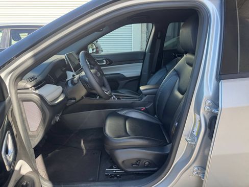 Used 2025 Jeep Compass Limited AWD/4WD image 28