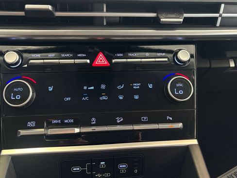 Used 2025 Hyundai Santa Fe SEL FWD image 17