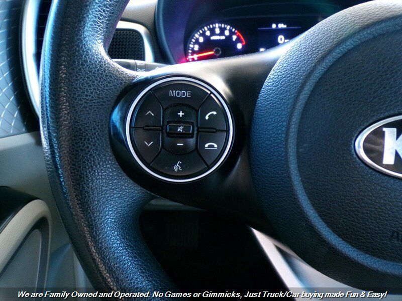 Used 2020 Kia Soul LX FWD image 31