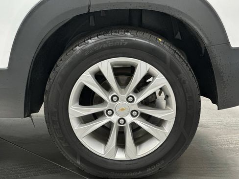 Used 2023 Chevrolet TrailBlazer LS FWD image 24