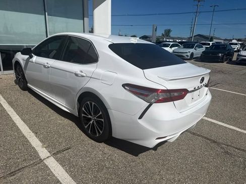 Used 2020 Toyota Camry SE w/ Convenience Package FWD image 6