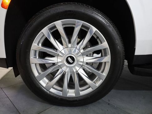 Used 2023 Cadillac Escalade Premium Luxury image 38