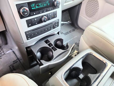 Used 2008 Chrysler Town & Country Limited w/ Entertainment Group #3 FWD image 12