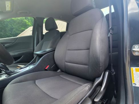 Used 2018 Chevrolet Malibu LS w/ LPO, Convenience Package 1 FWD image 19