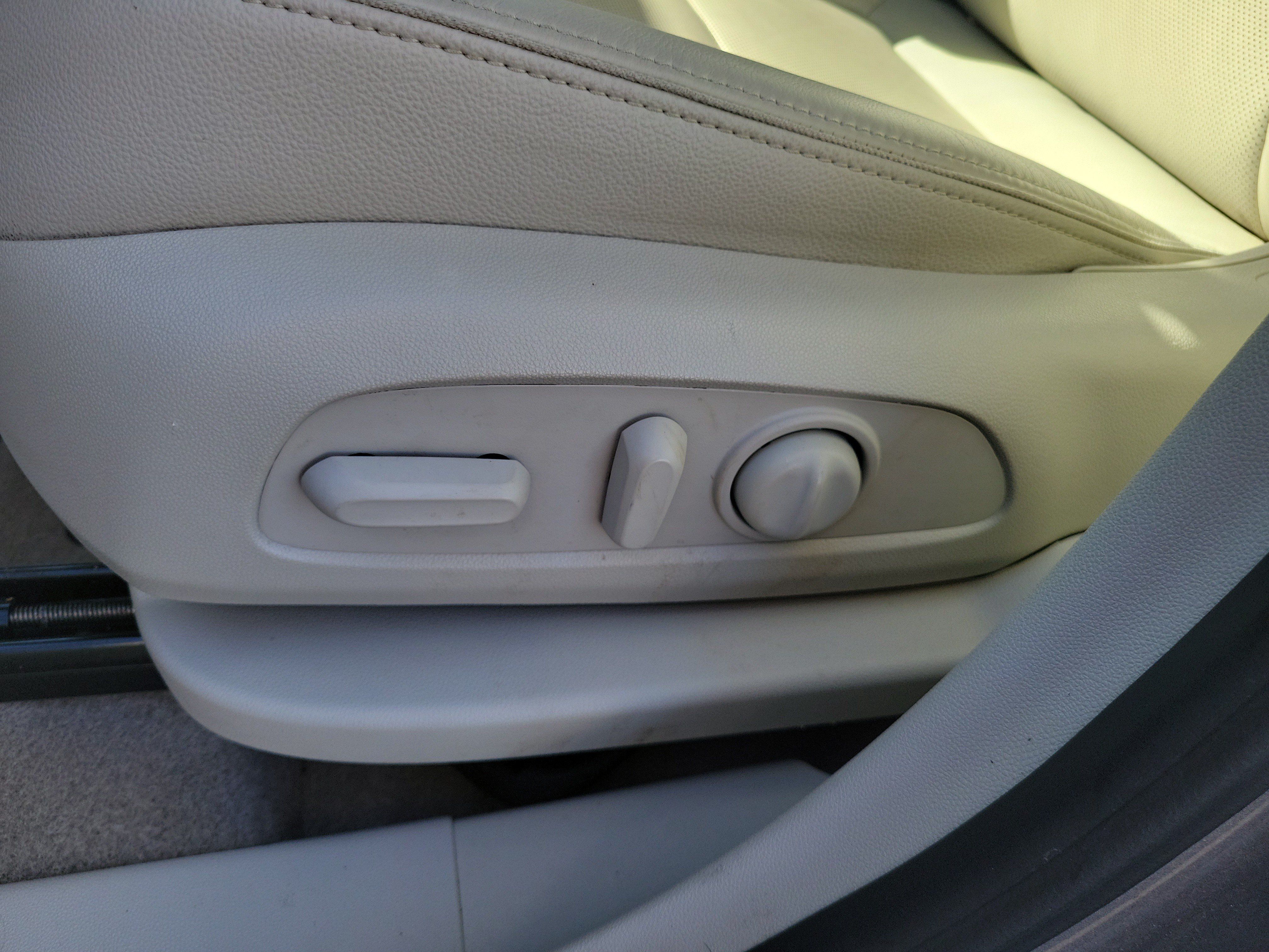 Used 2020 GMC Terrain Denali w/ Denali Premium Package FWD image 17