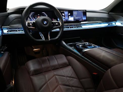 Used 2025 BMW 760i xDrive w/ Executive Package image 94