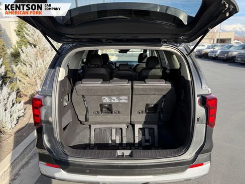 Used 2025 Kia Carnival image 41