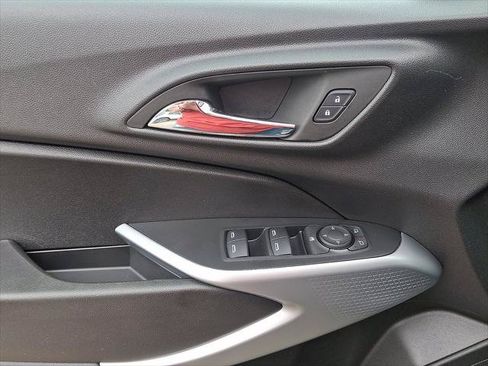 Used 2024 Chevrolet Trax RS FWD image 13