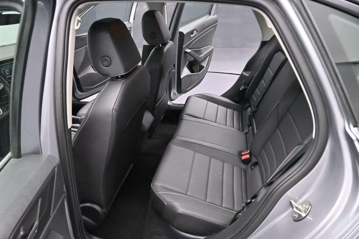Used 2024 Volkswagen Jetta SE FWD image 31