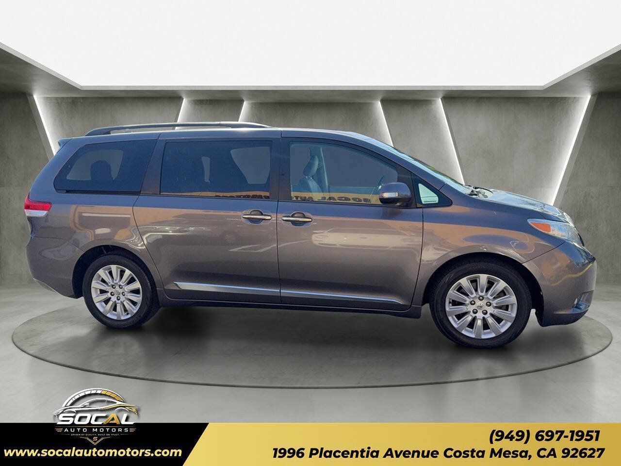 Used 2013 Toyota Sienna Limited w/ Premium Pkg FWD image 6