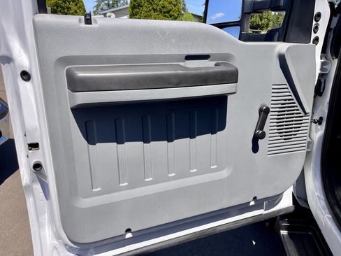 Used 2014 Ford F550 2WD Regular Cab Super Duty image 23
