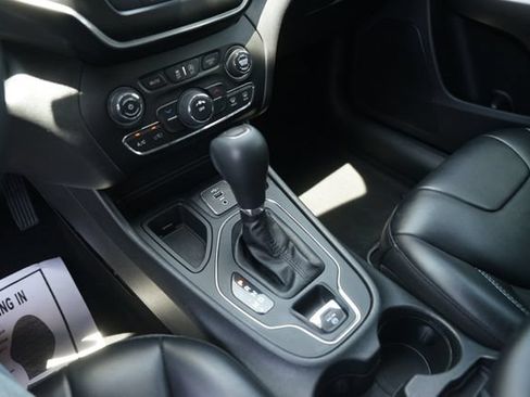 Used 2020 Jeep Cherokee Latitude Plus FWD image 29