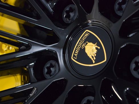 Used 2025 Lamborghini Urus SE image 17