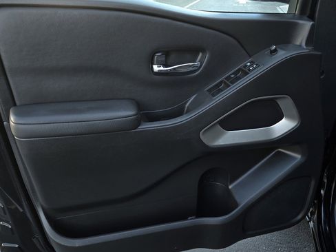 Used 2022 Nissan Frontier SV image 9