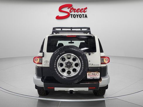 Used 2012 Toyota FJ Cruiser 4WD image 3