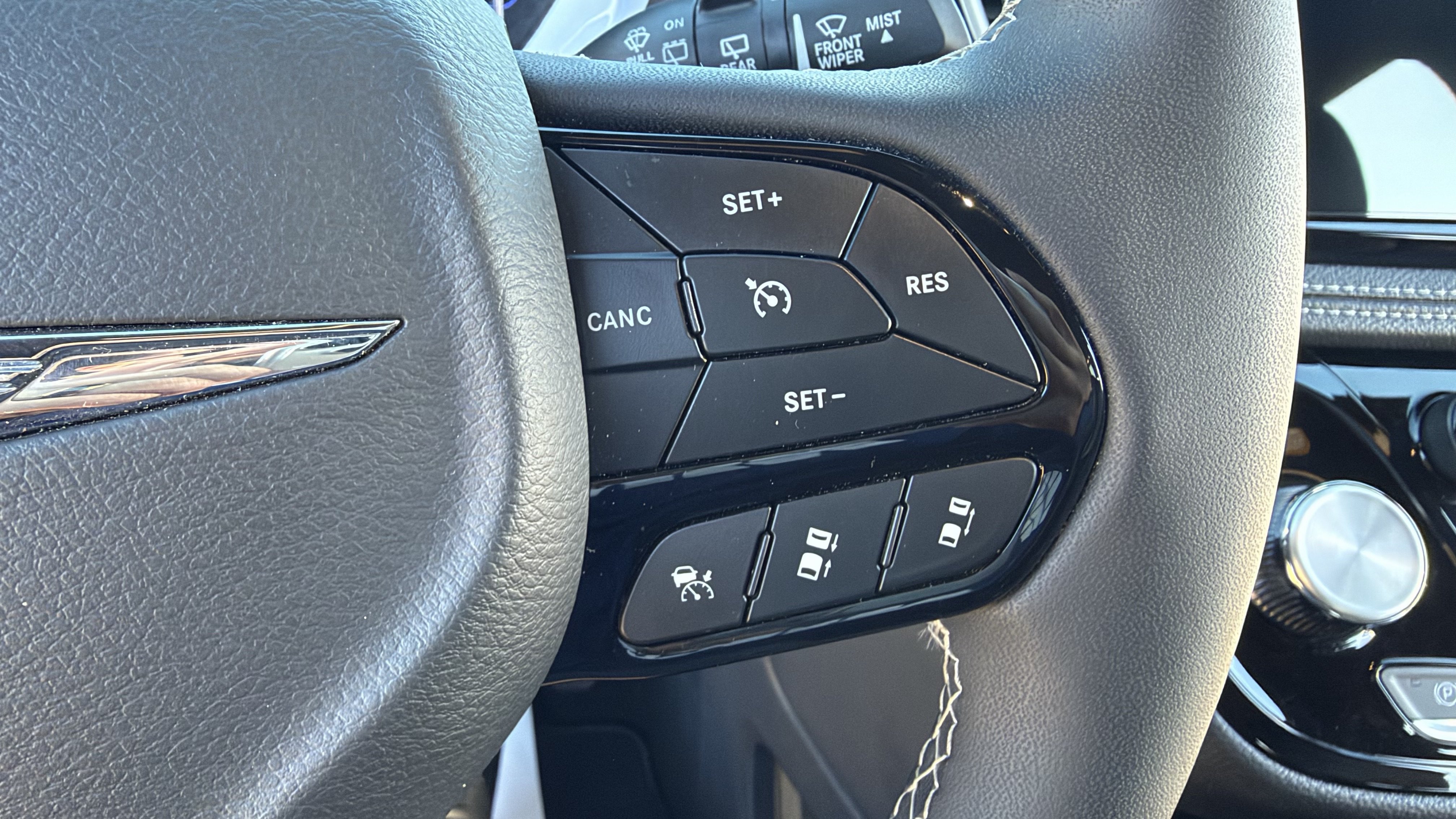 Used 2026 Chrysler Pacifica Limited w/ S Appearance Package FWD image 19