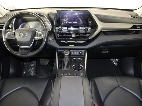 Used 2023 Toyota Highlander XLE FWD image 13