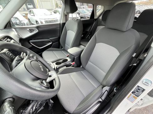 Used 2025 Kia Soul LX w/ LX Technology Package image 34