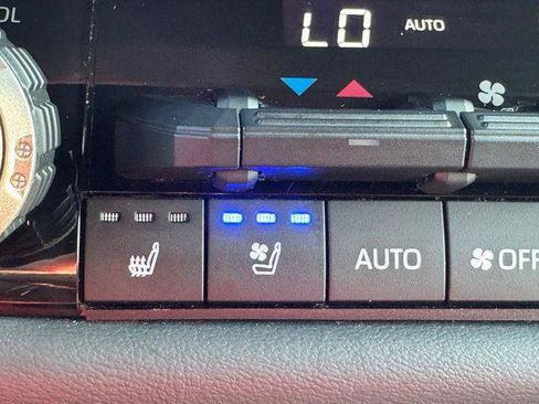 Certified 2023 Toyota Sequoia Platinum AWD/4WD image 38