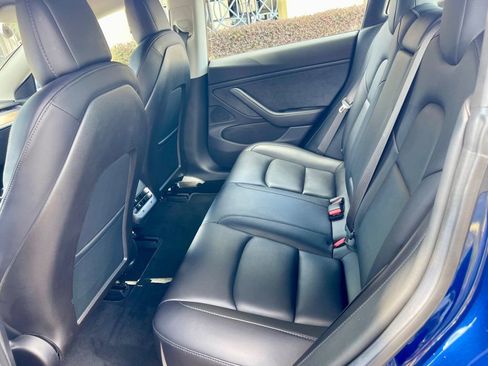 Used 2018 Tesla Model 3 Long Range image 9