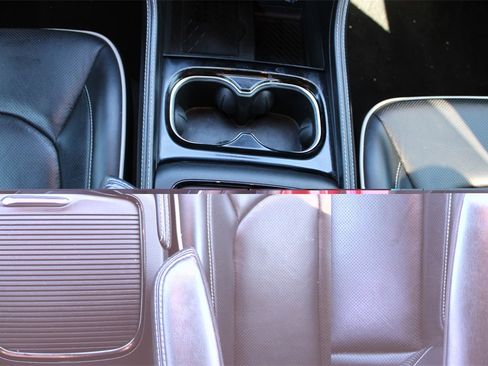 Used 2025 Chrysler Pacifica Limited image 19