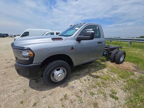 Used 2023 RAM 3500 Tradesman AWD/4WD image 1