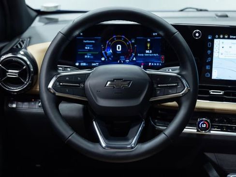 Used 2025 Chevrolet Equinox ACTIV w/ Convenience Package III image 14