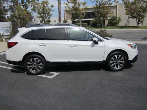 Used 2017 Subaru Outback 2.5i Limited image 2
