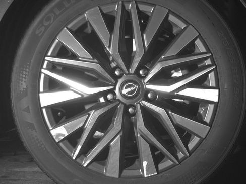 Used 2025 Nissan Altima 2.5 SV FWD image 13