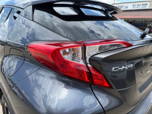 Used 2021 Toyota C-HR XLE FWD image 11