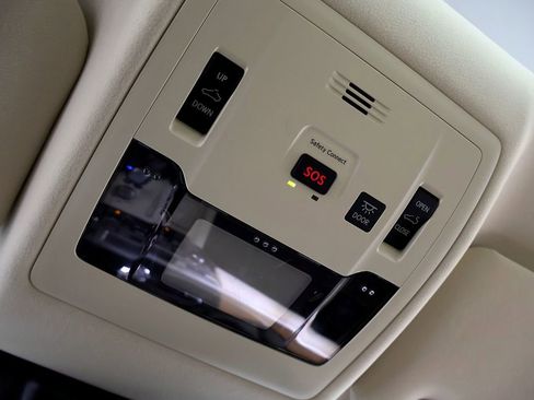 Used 2018 Lexus ES 300h w/ Luxury Package image 46