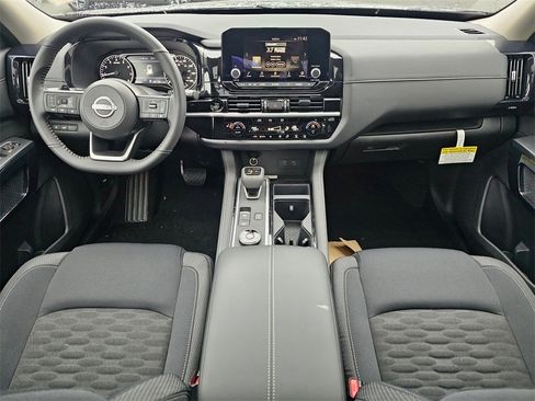 New 2025 Nissan Pathfinder SV w/ SV Premium Package image 9